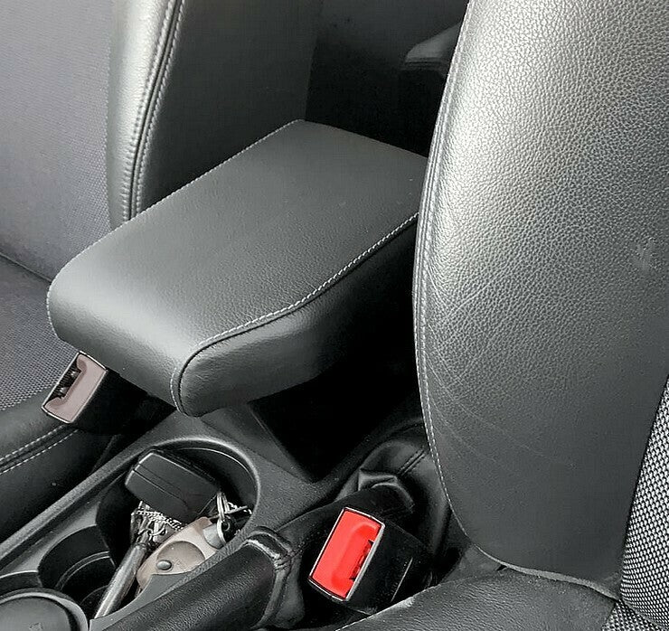 LR Freelander 2 (2007-2012) - adjustable armrest with storage - fitting in original points