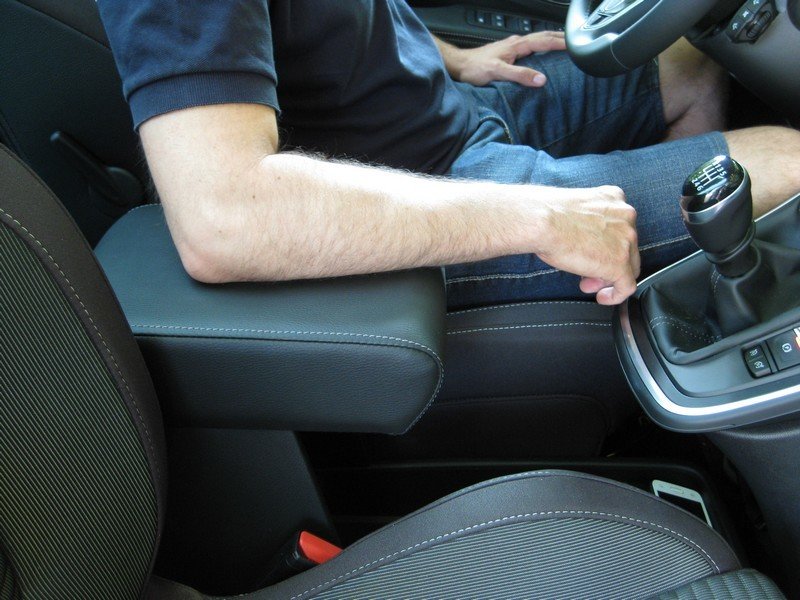 Renault Scenic 4° serie (dal 2016 in avanti) - bracciolo regolabile in lunghezza - montaggio invisibile
