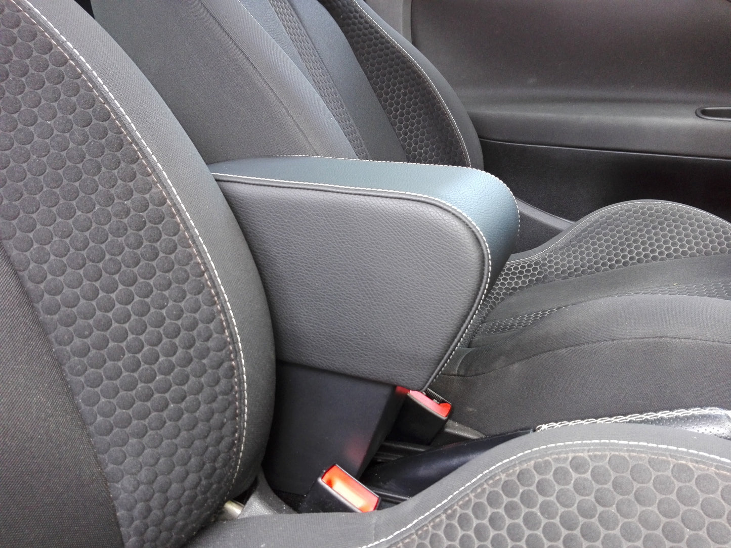 Fiat Grande Punto - Evo - Punto - adjustable armrest with storage - invisibile fitting