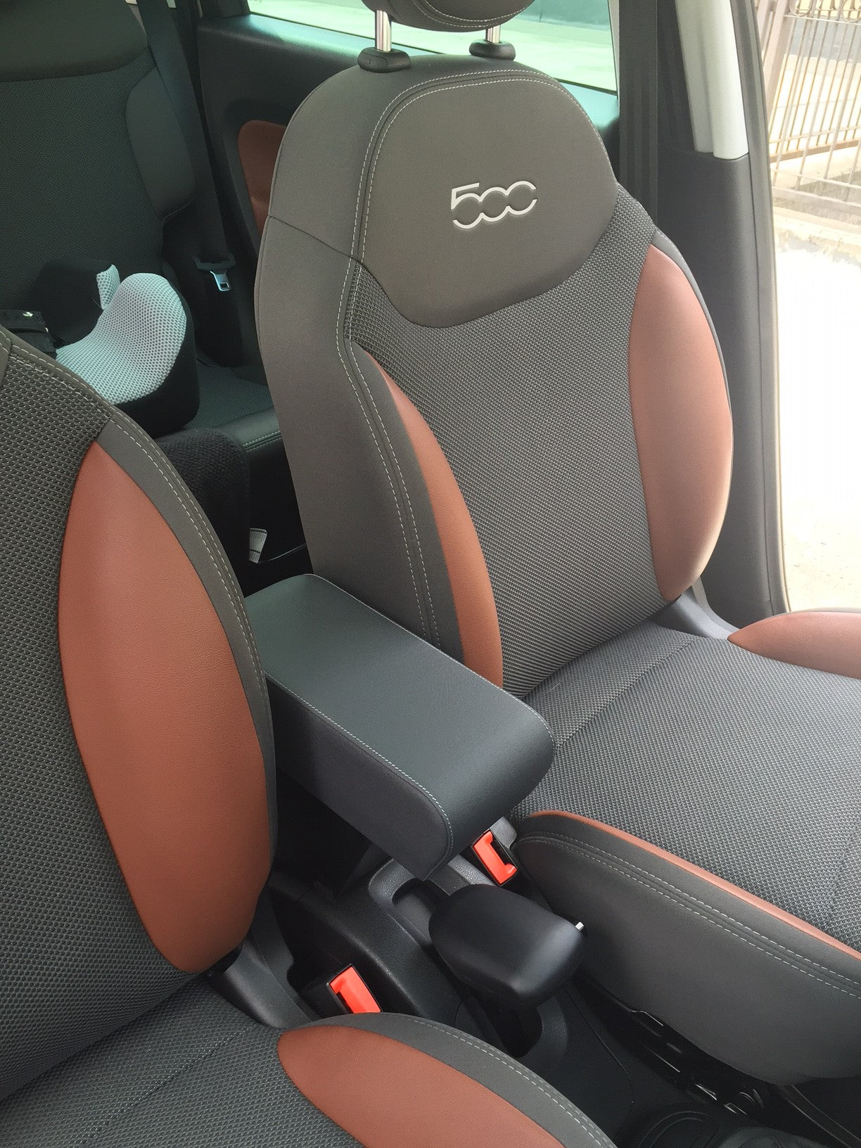 Fiat 500L (2012-05/2017)- bracciolo regolabile in lunghezza con portaoggetti - montaggio ad incastro