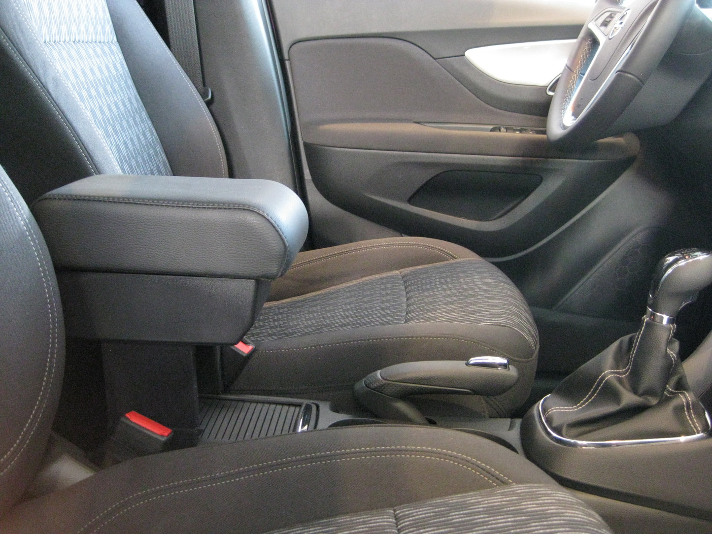 Opel Mokka (2012-2020) - adjustable armrest with storage