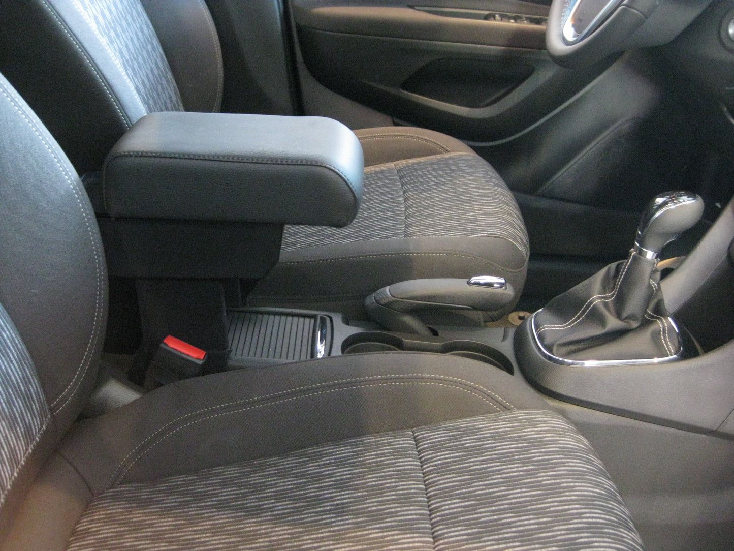 Opel Mokka (2012-2020) - adjustable armrest with storage