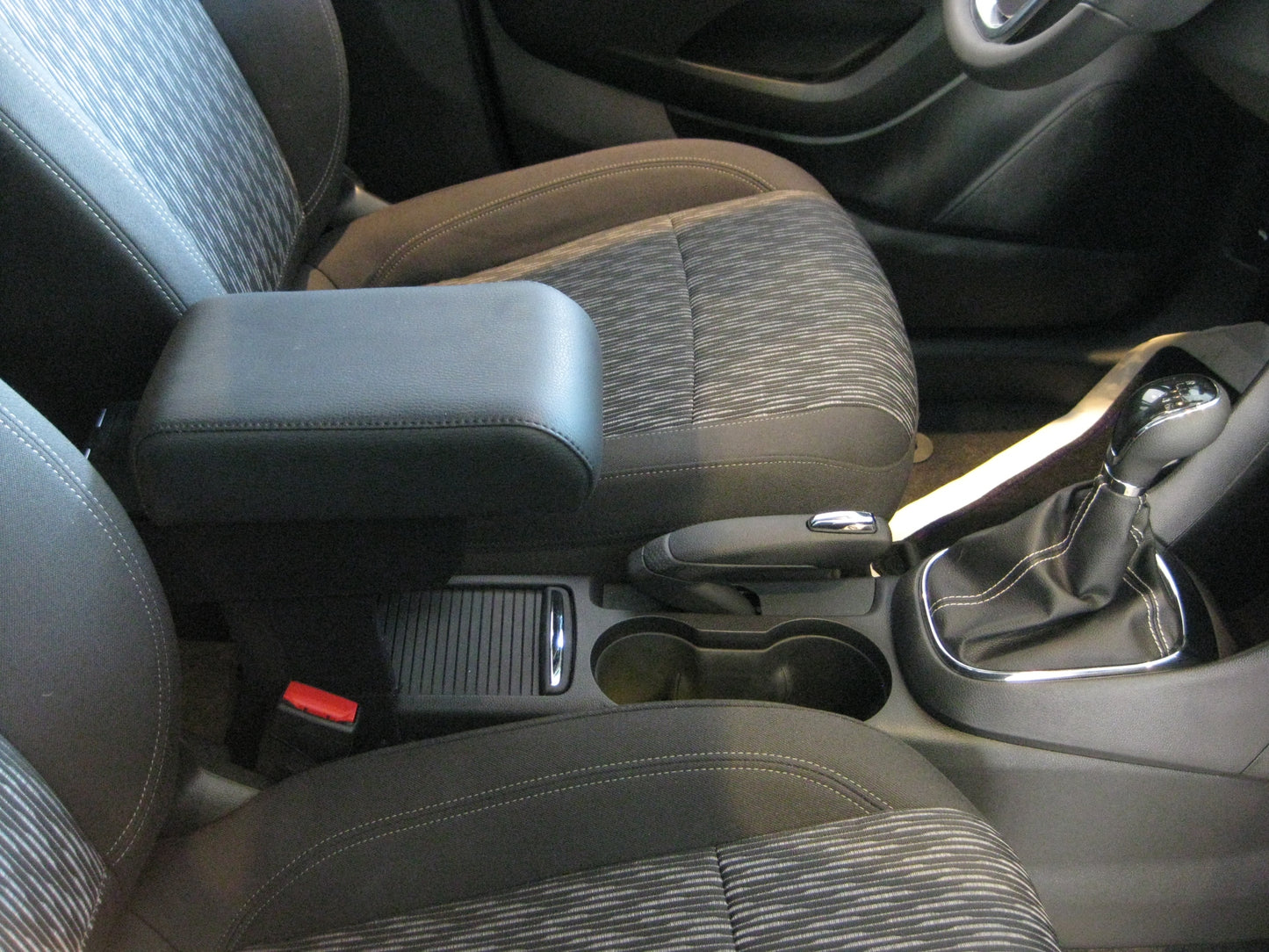 Opel Mokka (2012-2020) - adjustable armrest with storage
