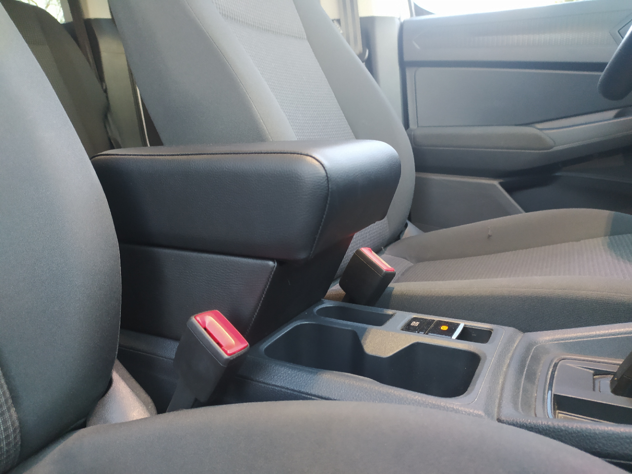 Ford Tourneo Connect (from 2024) - adjustable armrest with storage - invisibile fitting