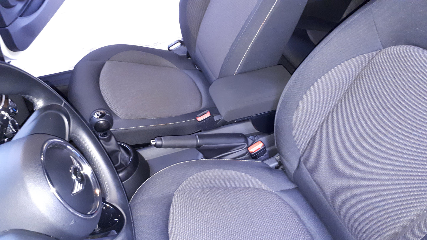 Mini F56 e F57 (dal 2014 in avanti) - bracciolo regolabile in lunghezza con portaoggetti - montaggio invisibile