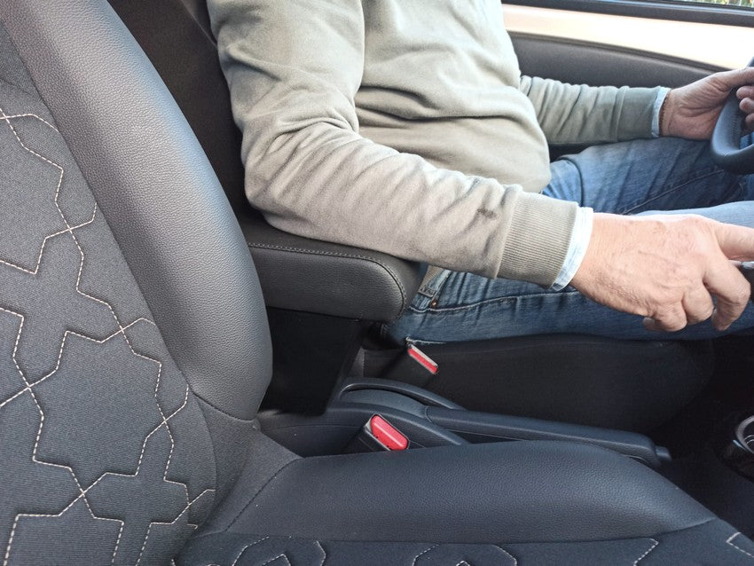 Toyota Aygo X - bracciolo regolabile in lunghezza con portaoggetti - montaggio in punti originali