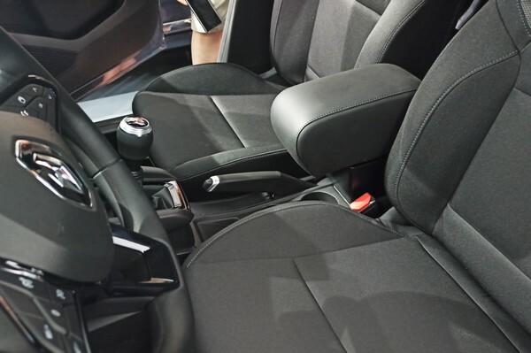 Renault Captur (2020-2024) - bracciolo regolabile in lunghezza con portaoggetti - montaggio invisibile