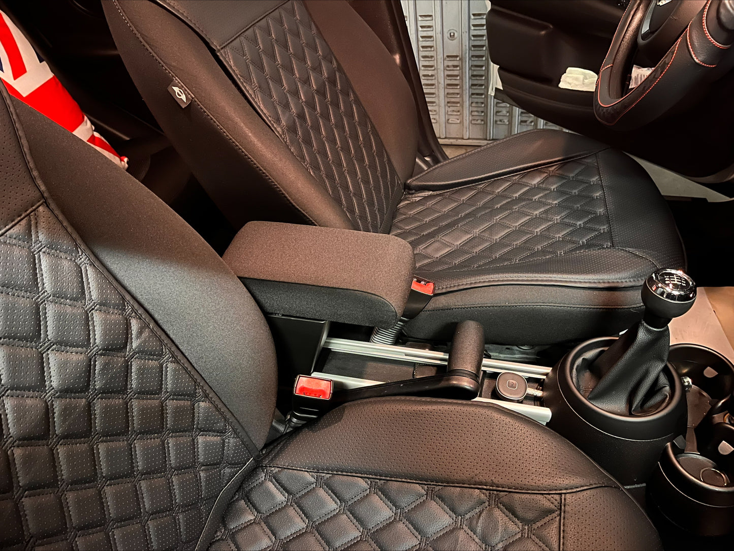 Mini Countryman R60 (2010-2017) - adjustable armrest with storage - invisibile fitting