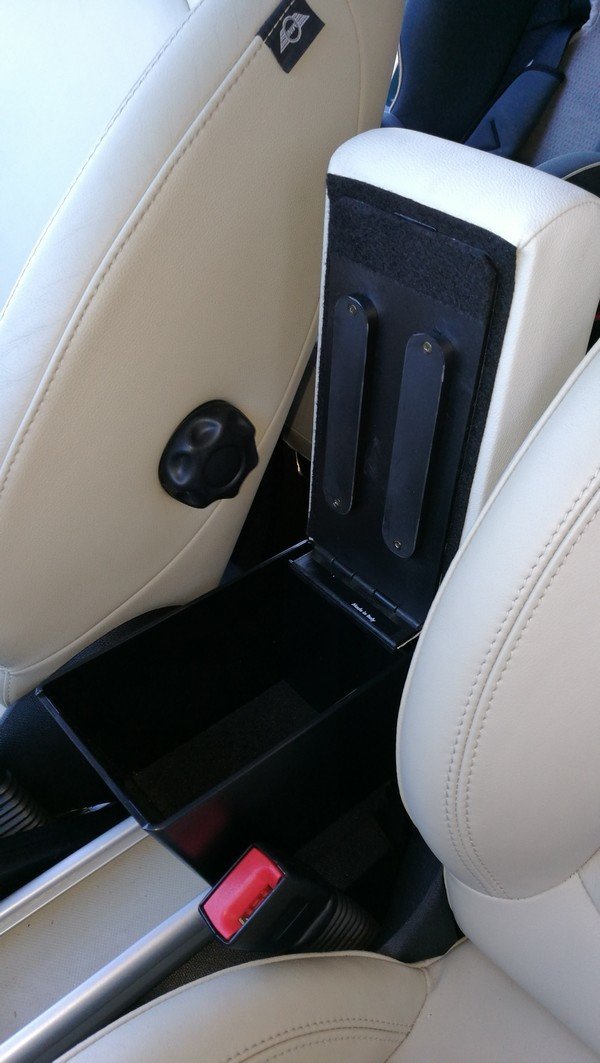 Mini Countryman R60 (2010-2017) - adjustable armrest with storage - invisibile fitting